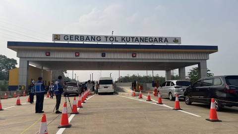 Ruas Tol Jakarta-Cikampek 2 Selatan pada Senin (18/12/2023). Foto: Widya Islamiati/kumparan