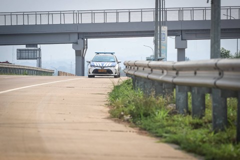 Suasana Tol Jakarta-Cikampek (Japek) II Selatan di Purwakarta, Jawa Barat, Senin (18/12/2023). Foto: Iqbal Firdaus/kumparan