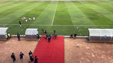 Laga Persik Kediri vs PSM Makassar di Stadion Brawijaya dalam lanjutan Liga 1 2023/24, Senin (18/12), sempat terhenti usai ada kericuhan. Foto: kumparan