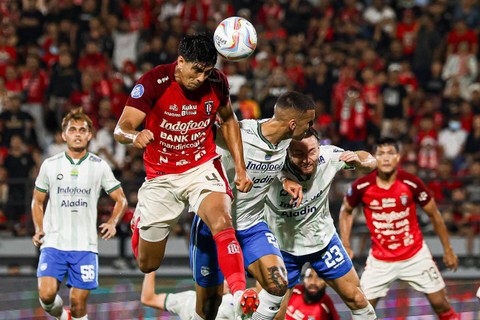 Pertandingan Bali United vs Persib Bandung dalam lanjutan Liga 1 2023/24, Senin (18/12/2023). Foto: Instagram/@baliunitedfc