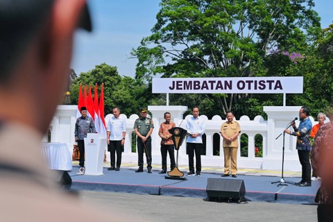 Presiden Jokowi memberikan sambutan pada peresmian jembatan Otista, Kota Bogor, Jawa Barat, Selasa (19/12/2023). Foto: Laily Rachev/Biro Pers Sekretariat Presiden
