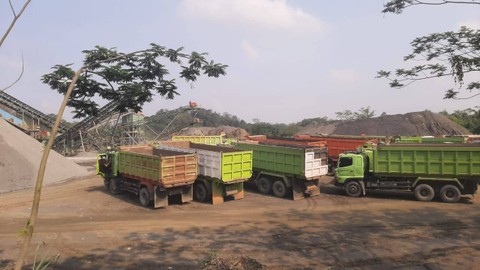 Aktivitas tambang di Parungpanjang. Foto: kumparan