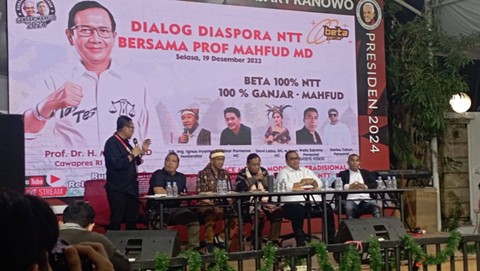 Cawapres nomor urut 3 Mahfud MD dalam acara Diskusi Diaspora NTT bersama Mahfud MD di Diponegoro 72, Menteng, Jakarta Pusat, Selasa (19/12/2023). Foto: Fadlan Nuril Fahmi/kumparan