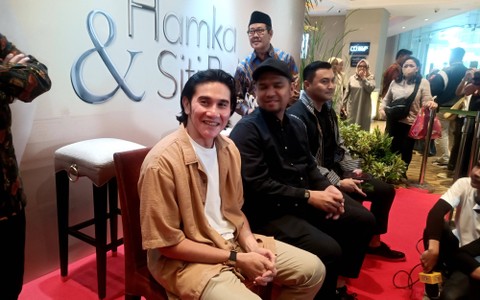 Vino G Bastian saat konferensi pers MUI keluarkan imbauan nonton Buya Hamka & Siti Raham, XXI Epicentrum, Jakarta Selatan, Selasa (19/12/2023). Foto: Giovanni/kumparan