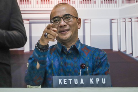 Ketua KPU Hasyim Asy'ari memberikan keterangan pers terkait Debat Calon Wakil Presiden untuk Pemilu 2024 di Kantor KPU RI, Jakarta, Kamis (21/12/2023). Foto: Iqbal Firdaus/kumparan