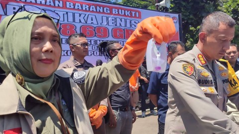 Konpers kasus pengungkapan narkotika jenis sabu di Polrestabes Bandung, Kamis (21/12/2023). Foto: Rachmadi Rasyad/kumparan