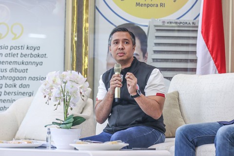 Hamdan Hamedan, Tenaga Ahli Kemenpora Bidang Diaspora dan Kepemudaan, dalam Diskusi PSSI Pers terkait naturalisasi di Kantor Kemenpora, Jakarta, pada Kamis (21/12). Foto: PSSI Pers