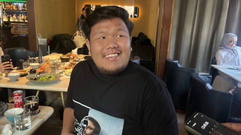 Lead online marketing of Cessa Cahyadi Sanjaya saat ditemui di sela-sela acara ngobrol santai dengan seller Tiktok dan Tokopedia terkait program Beli Lokal di kawasan Kebayoran Baru, Jakarta Selatan pada Kamis (21/12/2023). Foto: Widya Islamiati/kumparan