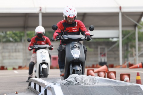 First ride motor listrik Honda EM1 e: di AHM Safety Riding and Training Center Cikarang, Bekasi. Foto: dok. Astra Honda Motor