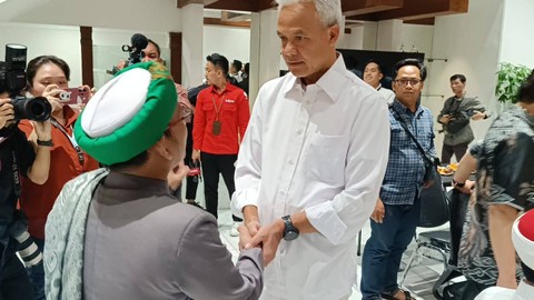 Capres nomor urut 03 Ganjar Pranowo bertemu sejumlah kiai dan ulama dari berbagai daerah di Patra Kuningan, Jakarta Selatan. Foto: Dok. Istimewa