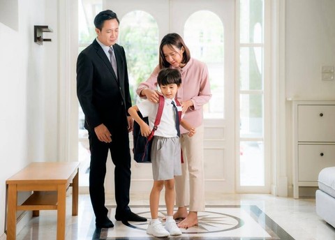 Junio Smart memudahkan para orang tua untuk memantau anaknya. Foto: Shutterstock