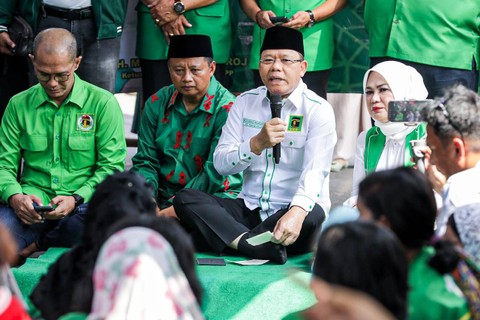 Plt Ketum PPP Mardiono bertemu kaum ibu-ibu yang ada di Kelurahan Sunyaragi, Kecamatan Kesambi, Kota Cirebon, Jawa Barat, Jumat (22/12/2023). Foto: Dok. Istimewa