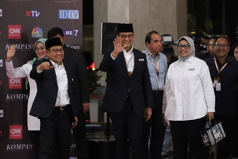 Paslon nomor urut 01 Anies Baswedan-Muhaimin Iskandar tiba di JCC Senayan, Jakarta, jelang debat Cawapres, Jumat (22/12/2023). Foto: Iqbal Firdaus/kumparan