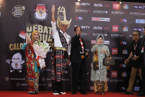 Pasangan calon Presiden dan Wakil Presiden nomor urut 03 Ganjar Pranowo-Mahfud MD tiba di JCC Senayan, Jakarta, jelang debat cawapres, Jumat (22/12/2023). Foto: Iqbal Firdaus/kumparan