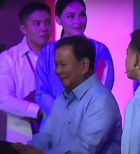 Mayor Teddy (kiri) di acara debat 23 Desember 2023. Dok: Ist.