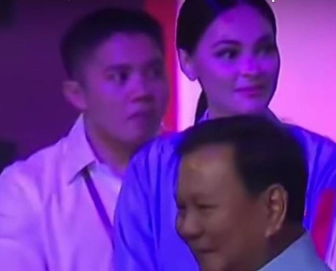 Mayor Teddy (kiri) di acara debat 23 Desember 2023. Dok: Ist.