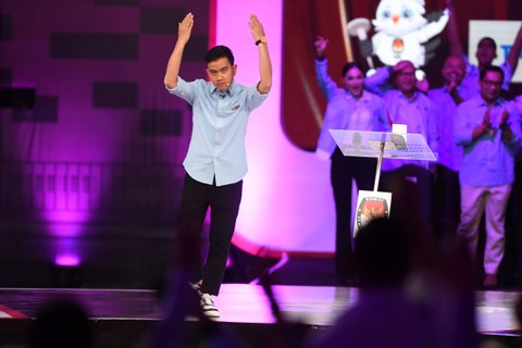 Calon wakil presiden nomor urut 2 Gibran Rakabuming Raka saat debat calon wakil presiden Pemilu 2024 di JCC, Jakarta, Jumat (22/12/2023). Foto: Akbar Nugroho Gumay/ANTARA FOTO