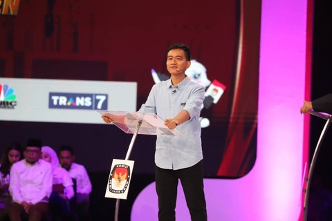 Cawapres nomor urut 02 Gibran Rakabuming Raka menyampaikan gagasannya saat debat calon wakil presiden Pemilu 2024 di JCC, Jakarta, Jumat (22/12/2023).   Foto: Iqbal Firdaus/kumparan