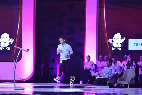 Gibran Rakabuming Raka menggunakan sepatu Aerostreet saat Debat Pilplres 2024. Foto: Instagram/@prabowo