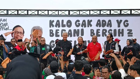 Capres nomor urut 03, Ganjar Pranowo, bertemu relawan Ganjar-Mahfud (Gama) Milenial Majalengka di Hotel Fieris, Kecamatan Kertajati, Kabupaten Majalengka, Jawa Barat, Sabtu (23/12/2023). Foto: Fadhil Pramudya/kumparan