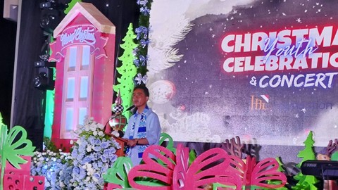Cawapres nomor urut 2, Gibran Rakabuming Raka, dalam acara 'Christmas Youth Celebration & Concert', di Manado, Sulawesi Utara, Sabtu (23/12/2023). Foto: Jonathan Devin/kumparan