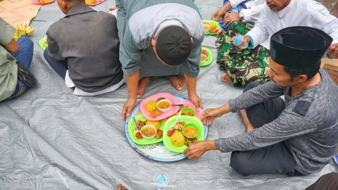 Tradisi budaya sedekah kampung di kawasan destinasi cagar budaya Rumah Kapitan Palembang yang kerap digelar setiap tahunan menjelang ramadan, Sabtu (23/12) Foto: abp/urban id