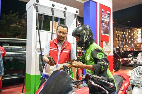 Direktur Pemasaran Regional Pertamina Patra Niaga, Mars Ega Legowo Putra, saat cek SPBU di Sulawesi jelang Nataru. Foto: Pertamina Patra Niaga