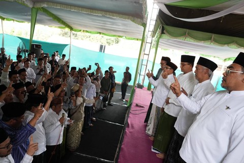 Pondok Pesantren Lirboyo Cabang ke-20 Semarang, Jawa Tengah, mendeklarasikan dukungan kepada pasangan Anies Baswedan-Muhaimin Iskandar (AMIN), pada Minggu (24/12/2023). Foto: Dok. Istimewa