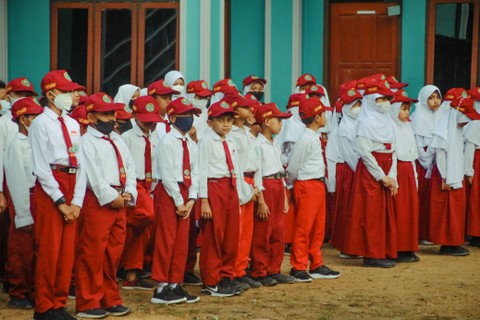 Ilustrasi Contoh Sikap Hidup Disiplin di Lingkungan Sekolah, sumber: unsplash/SyahrulAlamsyah