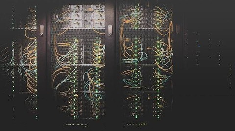 Alamat untuk mengakses data web yang terletak di server adalah. Foto hanya ilustrasi. Sumber foto: Unsplash/Taylor