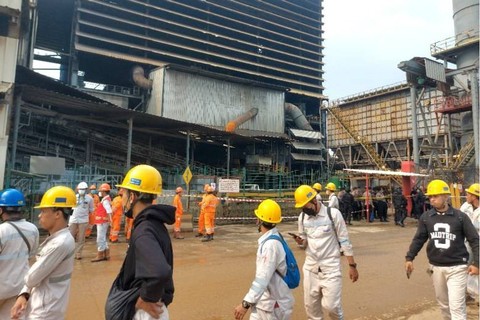 Aktivitas karyawan kembali berangsur usai ledakan tungku smelter pabrik PT ITSS Morowali, Minggu (24/12/2023). Foto: PT IMIP