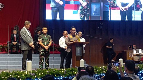 Kapolri Listyo Sigit Prabowo dan Menko PMK Muhadjir Effendy melakukan pengecekan ke Gereja Reformed Injili Indonesia (GRII) dan Gereja Katedral Jakarta pada Minggu (24/12/2023). Foto: Fadlan Nuril Fahmi/kumparan