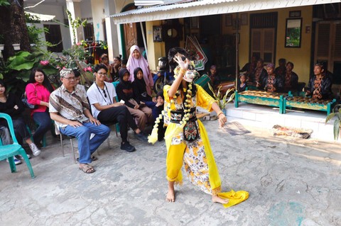 Muhammad Zinedine Alam Ganjar terlihat tengah mengunjungi sejumlah titik seni dan budaya khas Cirebon, Minggu (24/12/2023). Foto: Dok. Istimewa