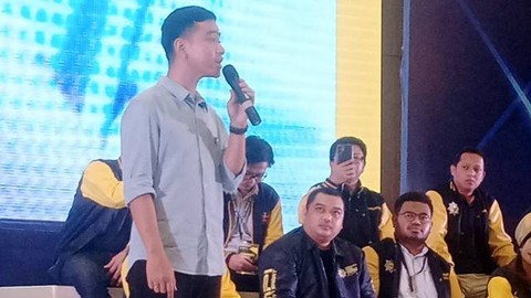 Gibran Rakabuming Raka memberikan sambutan di acara Rapimnas AMPI yang diselenggarakan di Kota Manado, Sulawesi Utara.