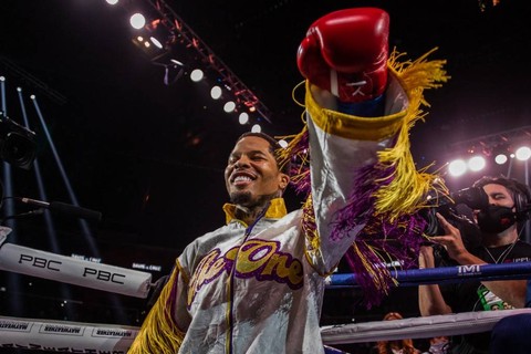 Gervonta Davis jelang melawan Isaac Cruz dalam perebutan gelar WBA kelas ringan di Staples Center, Los Angeles, Amerika Serikat, pada 5 Desember 2021. Foto: Apu Gomez/AFP