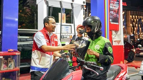 Direktur Pemasaran Regional Pertamina Patra Niaga, Mars Ega Legowo Putra, melakukan pemantauan di salah satu SPBU di Kota Manado, Sulawesi Utara.