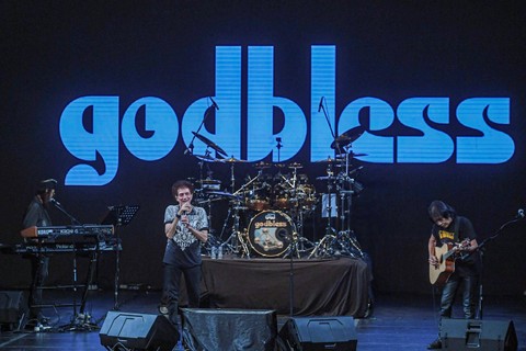 Grup band Godbless tampil pada acara Everyday Festival 2023 di Graha Bhakti Budaya, Taman Ismail Marzuki, Jakarta, Selasa (26/12/2023). Foto: Muhammad Adimaja/Antara Foto