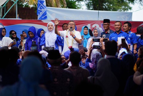 Ketum PAN Zulkifli Hasan kampanye di Watersix Game Waleri, Jawa Tengah, Selasa (26/12). Foto: Dok. Istimewa