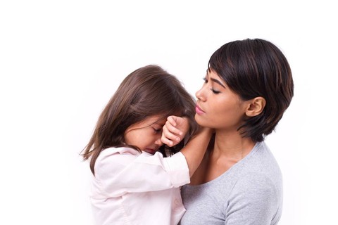 Ilustrasi ibu dan anak bersedih. Foto: 9nong/Shutterstock