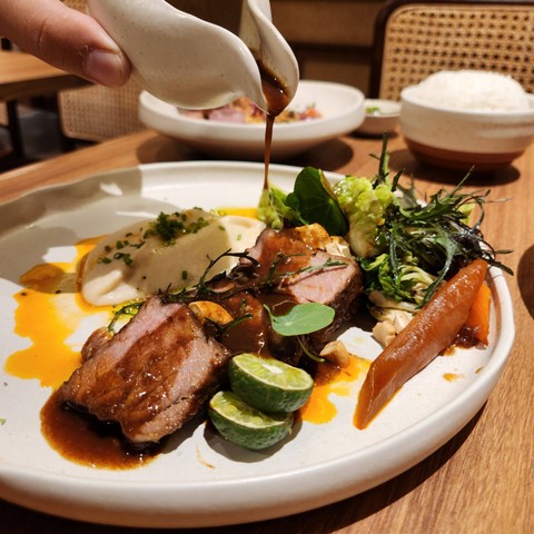 Aneka masakan dan suasana di restoran baru East Quarter, Grand Indonesia Jakarta Pusat (27/12/2023). Foto: Azalia Amadea/kumparan