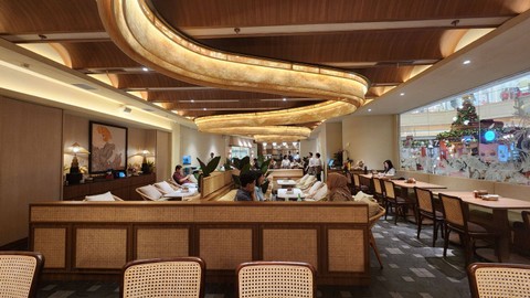 Aneka masakan dan suasana di restoran baru East Quarter, Grand Indonesia Jakarta Pusat (27/12/2023). Foto: Azalia Amadea/kumparan