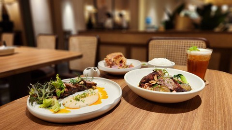 Aneka masakan dan suasana di restoran baru East Quarter, Grand Indonesia Jakarta Pusat (27/12/2023). Foto: Azalia Amadea/kumparan