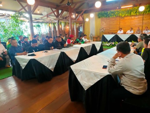 Badan Kesatuan Bangsa dan Politik (Kesbangpol) Kota Bandung gelar audiensi bersama perwakilan ojol, opang se-Bandung Timur, Polrestabes Bandung, dan pihak-pihak lainnya pada 18 Januari 2023 lalu. Foto: Dok. Istimewa / Kesbangpol Kota Bandung