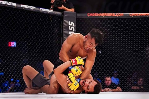 Eperaim Ginting saat pertarungan Cage Warriors 165 di San Diego, Amerika Serikat, pada Desember 2023. Foto: Leon Sandoval