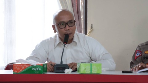 Kasat Resnarkoba Polres Sekadau Iptu Robianto menjawab pertanyaan awak media. Foto: Dok. Humas Polres Sekadau