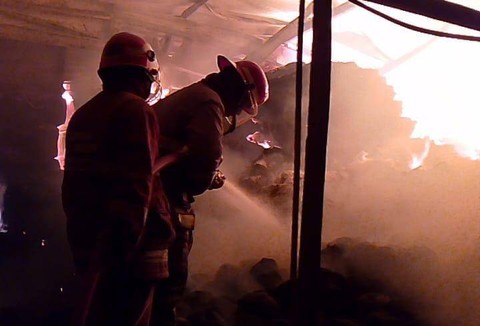 Kebakaran di Gudang Penyimpanan Kapas Citeureup Foto: kumparan