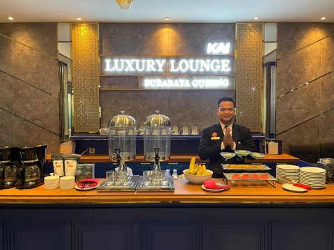 Melihat Kemewahan Luxury Lounge di Stasiun Surabaya Gubeng, Ada Apa Saja?
