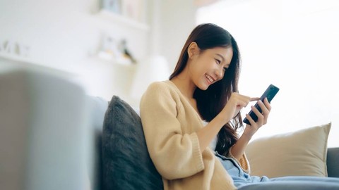 Ilustrasi cek mutasi rekening di BRImo. Foto: Shutterstock