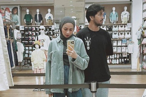 Selebgram Ira Nandha dan suami. Foto: Instagram/@iranndha