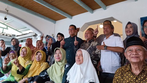 Capres nomor urut 01 Anies Baswedan berkunjung ke Yogyakarta, Minggu (31/12/2023). Foto: Arfiansyah Panji Purnandaru/kumparan
